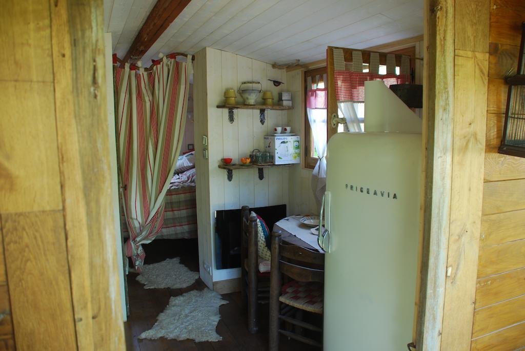 Maison D'Hotes Ainsi Soie T-Il Combovin Szoba fotó